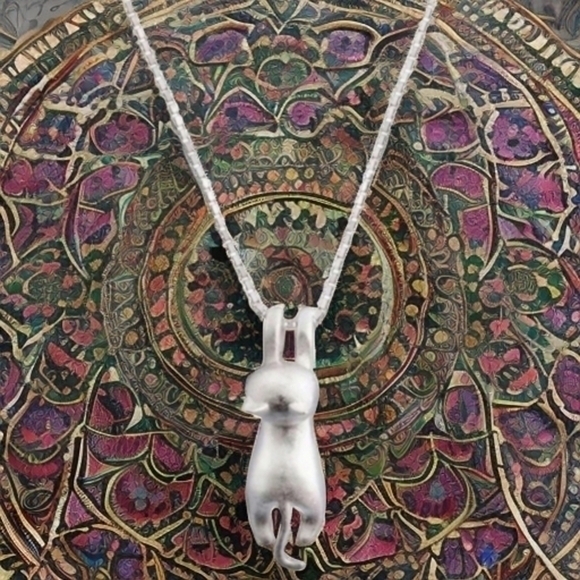 MODCLOTH HANG IN THERE KITTY NECKLACE 1 - Picture 1 of 6